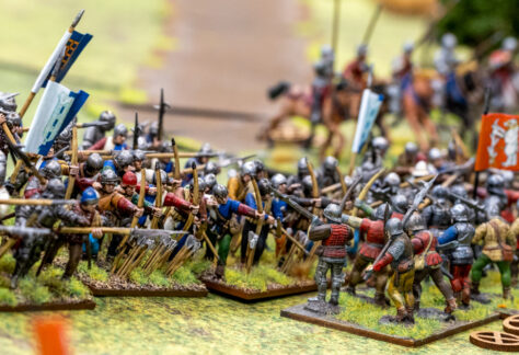 Miniaturefigurer i kamp