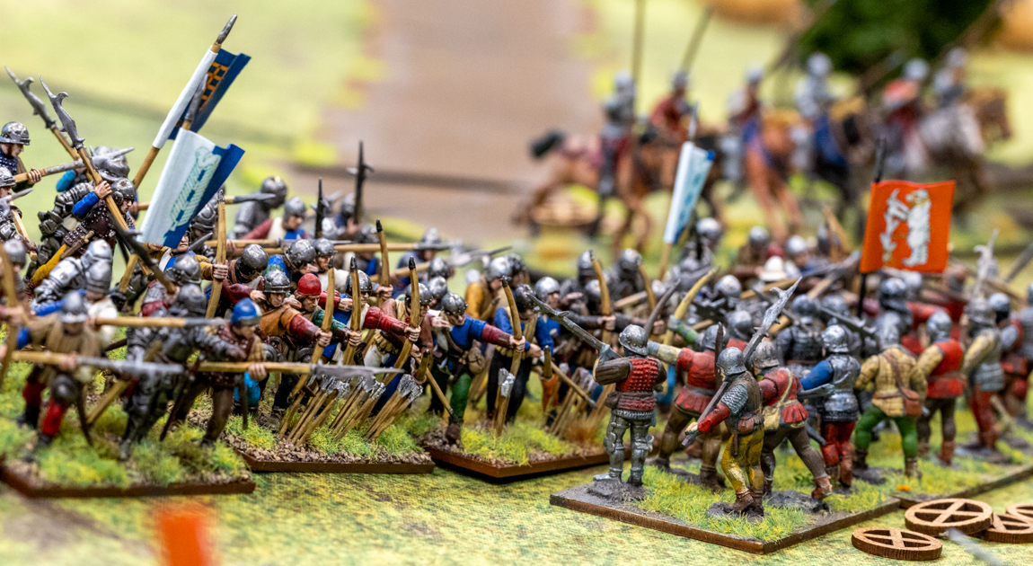Miniaturefigurer i kamp